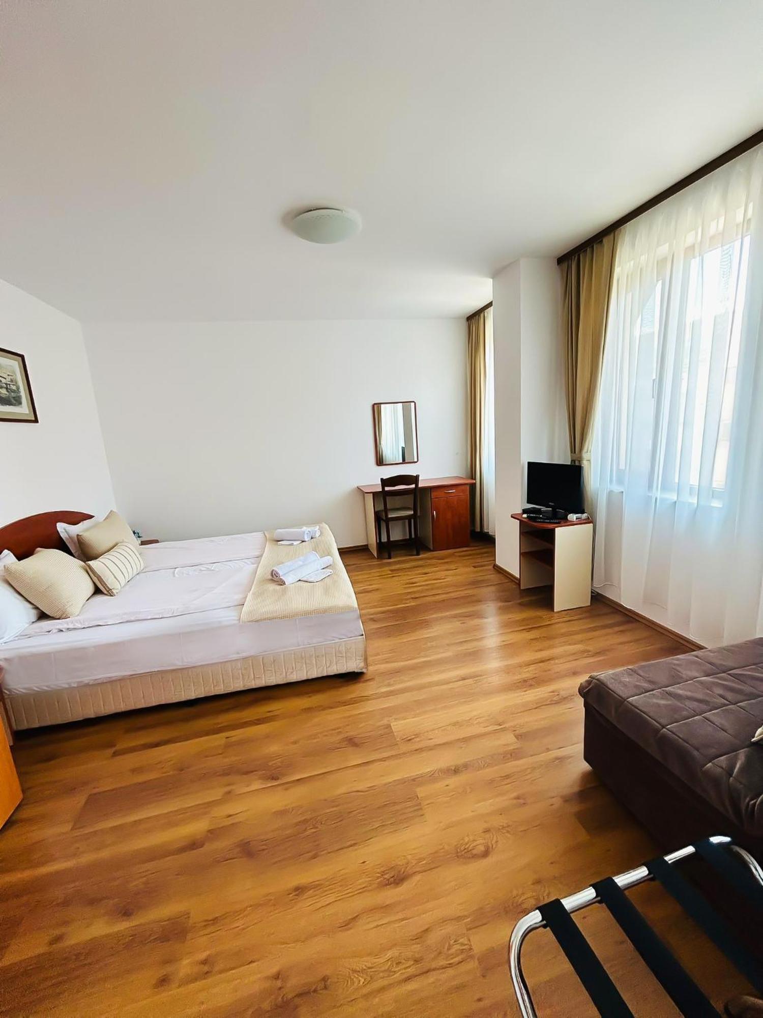 Family Hotel Helios Sunny Beach Exterior photo